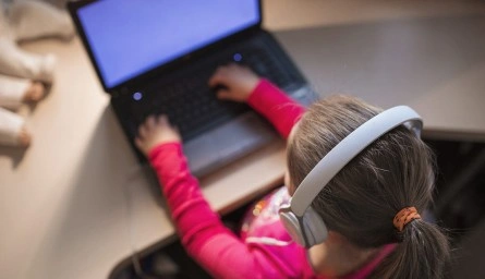How we integrate technology into our school curriculum: An Ecole Mondiale advantage